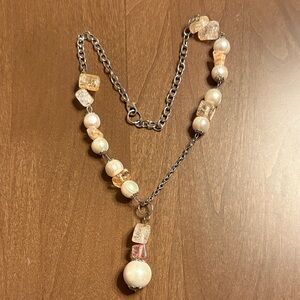 NWOT Unique Pearl and Stone Necklace - Silver Tone